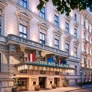 The Ritz-carlton, Szálloda