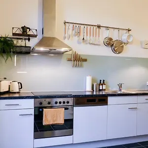  Apartament Kunstvolles Im Zentrum Mit Balkon Und Parkplatz Austria