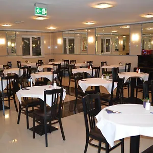 3* מלון Donaustadt Kagran - At Metro U1